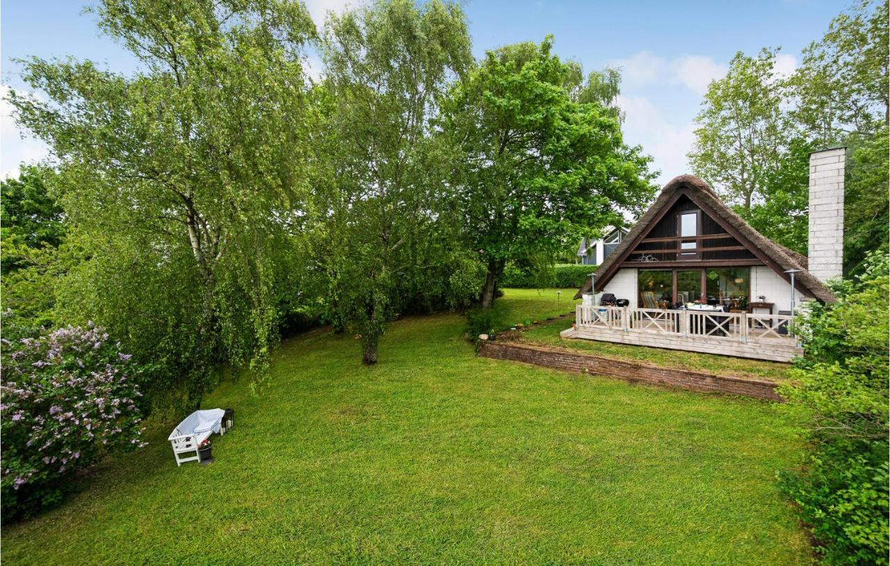Stunning Home In Logstrup With Kitchen Exterior foto