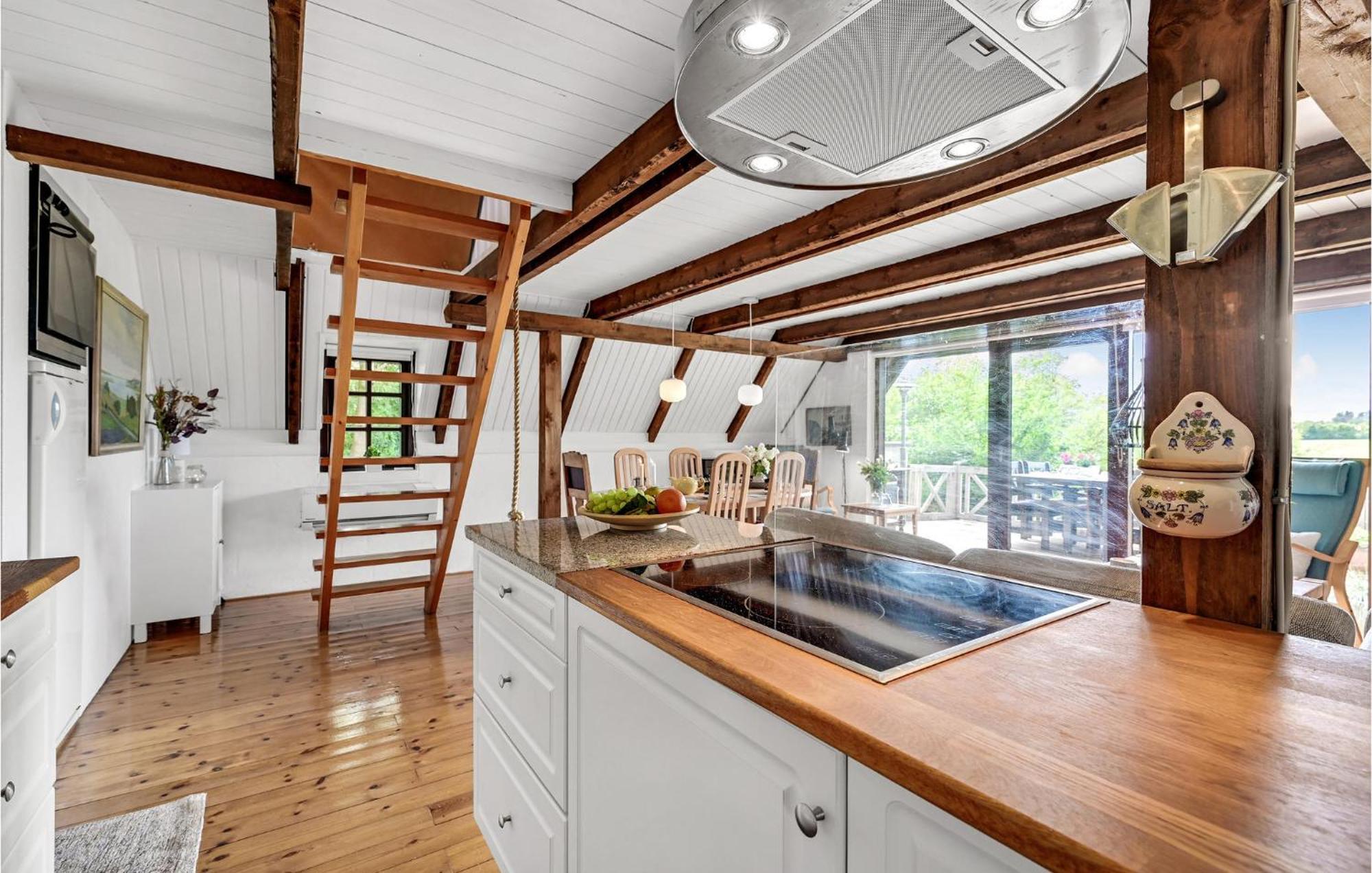 Stunning Home In Logstrup With Kitchen Exterior foto